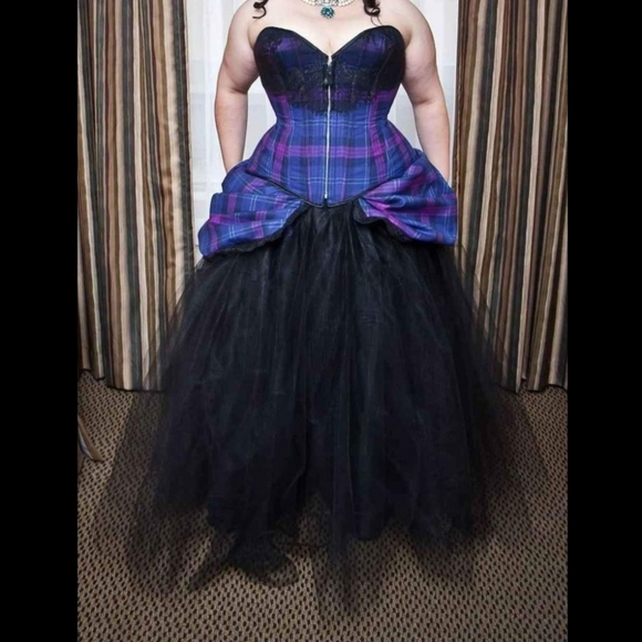 One-of-a-kind Plus-Size Formal Alt Ball-Style Ensemble, Sweet Carousel Corsetry - Picture 2 of 11
